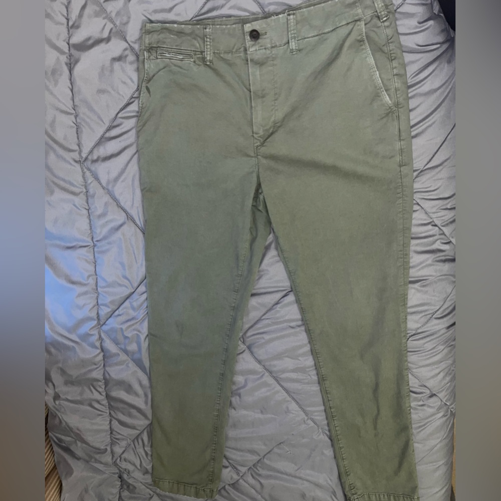 American Eagle slim Chinos Olive Green Size: 33/32